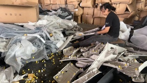 出售汽车内饰破碎料，现货20吨广东中山厂