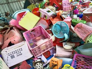 出售全漂花丙破碎料，现货18吨；白丙破碎料10吨