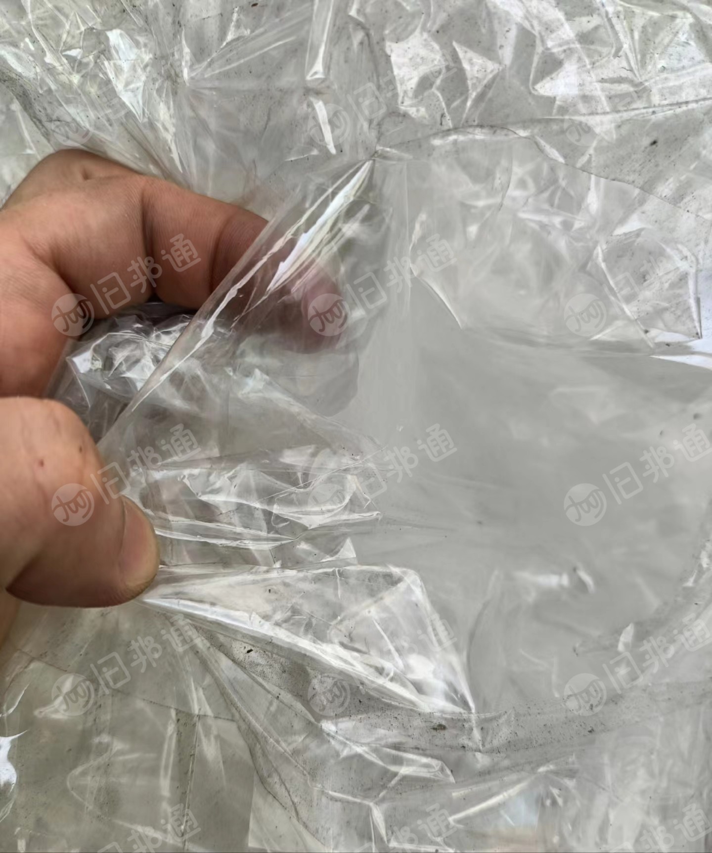 出售PET轻胶膜,玻璃加工厂下来的边角料,没有压包便宜处理,现货15吨多