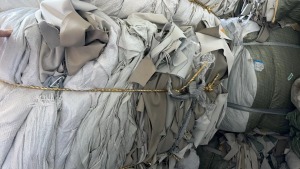 出售打包好的人造革边角料，现货十几吨左右