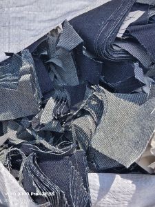 牛仔边角料，牛仔边角料，大量回收