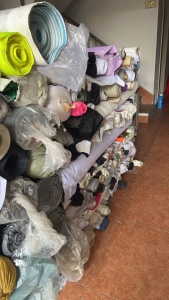 出售大小卷PU皮革，货在广东东莞