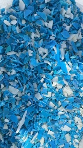 长期出售各种颜色的PE垃圾桶破碎，可以直接上机使用