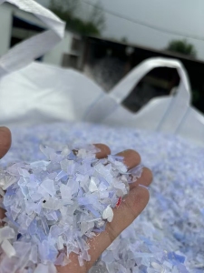 出售透明丙破碎料，荔枝筐破碎料，可以直接上机使用，现货50吨