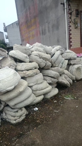 出售热熔块，现货10多吨，江西丰城厂