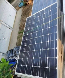 出售太阳能光伏板，现货二百多片