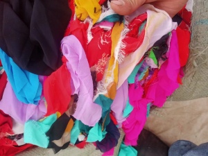 出售纯涤纶废布，涤纶碎布，涤纶下脚料，现货15吨