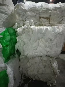出售PP无纺布边角料，纸尿裤边角料，货在浙江温州