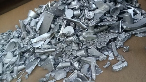 出售铸造厂下来的炉渣料，磁选过的