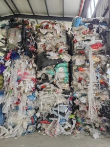 出售水洗高低压膜混合料，可以造粒，现货30-40吨