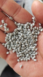 出售PP颗粒，合作颜色的都有，溶质在40左右，山东烟台厂