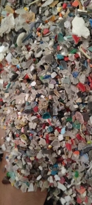 出售杂色PET破碎料，玩具出来的，现货20吨
