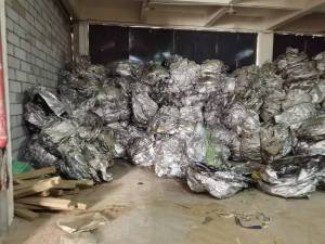 出售铝塑膜，含铝量20-30左右，少量电池粉，现货五六十吨