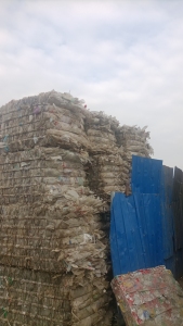 出售PP透明丙餐盒压块，现货十七八吨左右，够九米六车