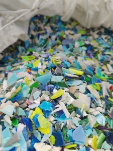 长期出售花丙破碎料，蓝丙破碎料，红丙破碎料，沉水占比10-15%，已清洗甩干，现货20多吨