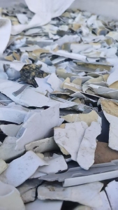 长期出售各种家电破碎料，有干净的，有混料，月需几百吨