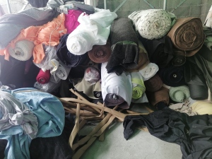 出售库存布，杂货，针织布，占地方清仓库，给钱就卖