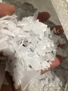 出售全新PC灯壳跟水口破碎料，有乳白色，黑色，水镀，透明四种