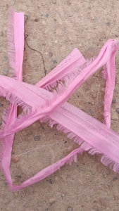 出售浅色箱包里布，浅色涤纶箱包里布，带浆，可以拉丝