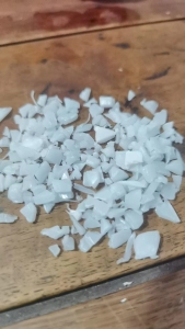 出售一级本色PE破碎料，PE管芯破碎料，小中空破碎料