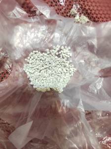 奶白色颗粒20吨现货