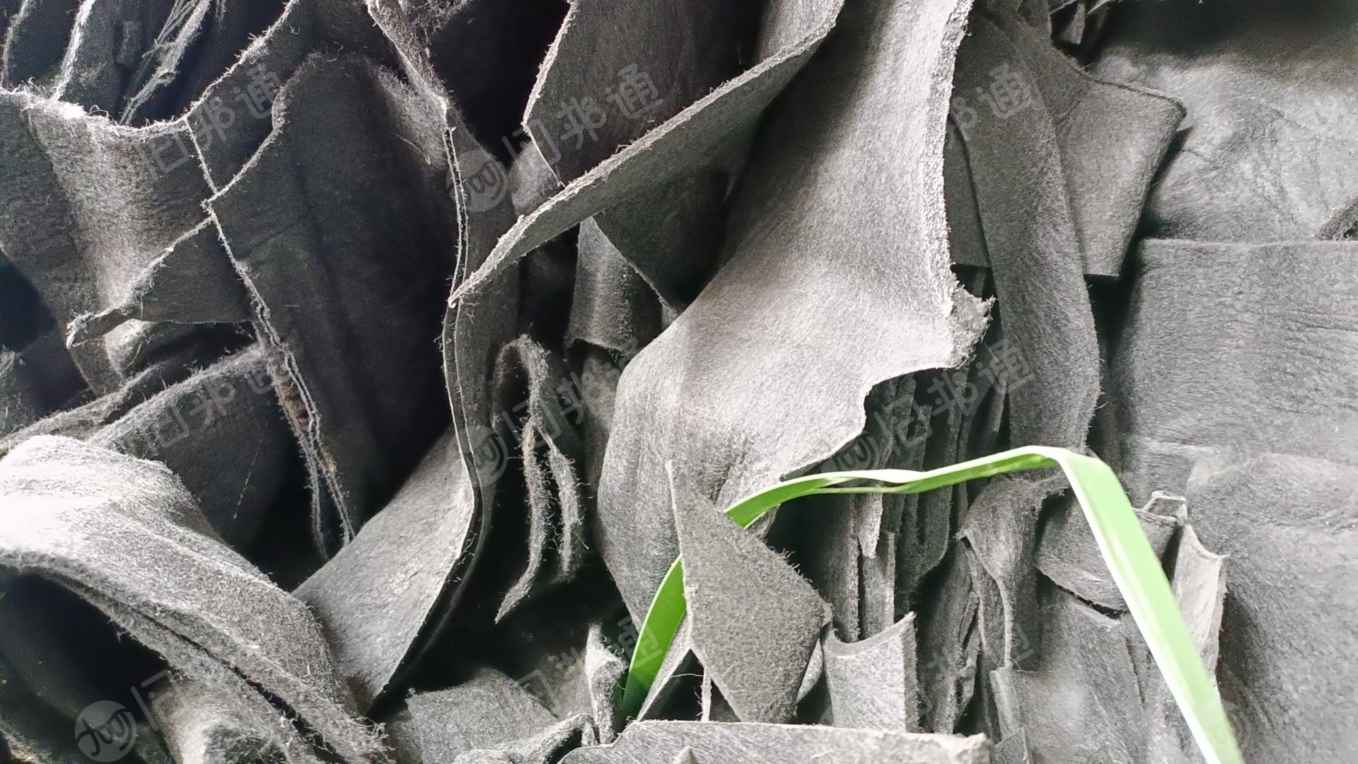 出售汽车内饰涤纶下脚料,部分含点丙烯,可造粒