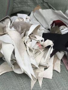 出售服装厂下脚料，废布，碎布，统货，月供20吨，现货12吨