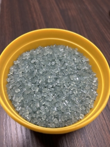 出售PP吊瓶颗粒，有瓶身颗粒和瓶身瓶口混合颗粒两种，过100目，现货200吨