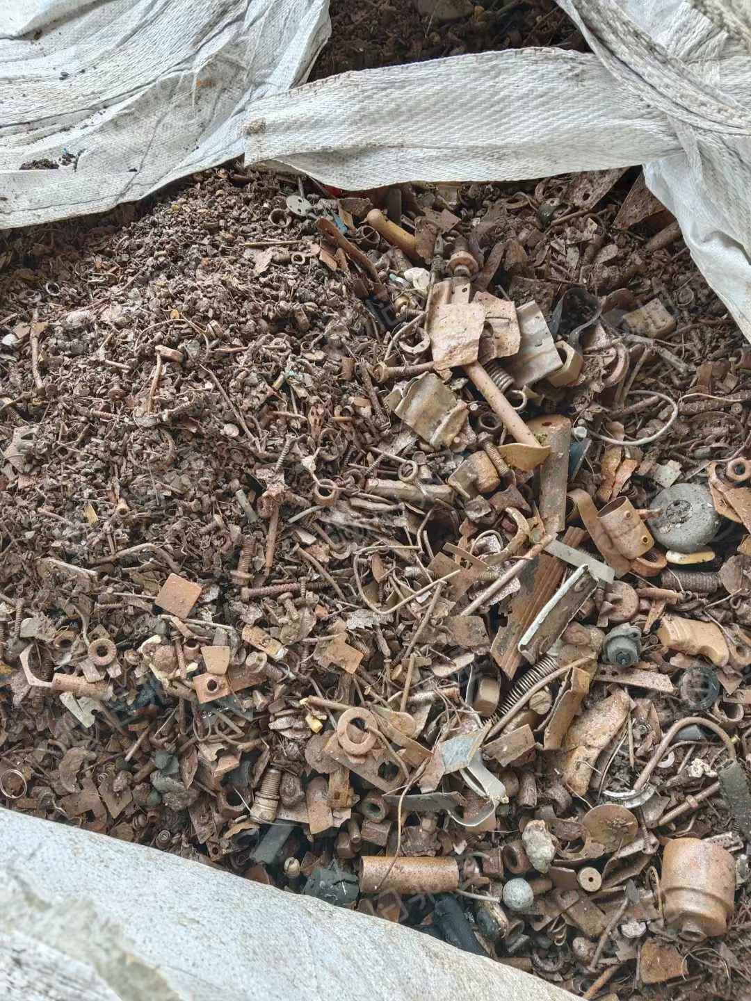 出售水洗铁,吨包装,过2公分筛88水,平均化验92-93