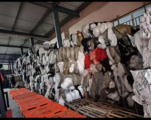 长期大量出售杂色丙纶地毯丝，杂色丙纶废丝