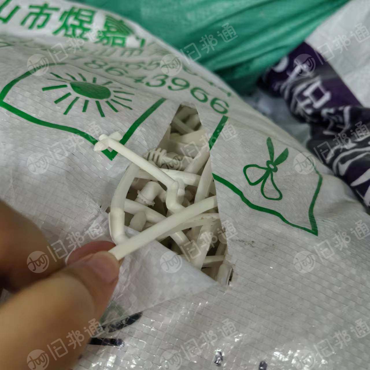 长期出售白色pvc电线皮，pvc水口料，现货25吨