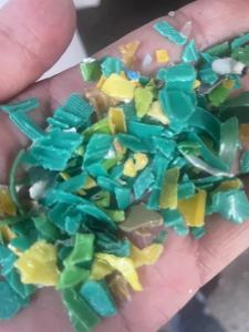 长期出售各种颜色pe瓶盖破碎料，过16破的，可以注塑用