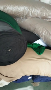 出售单面绒库存布，服装库存布，门幅193克重220，现货有9吨左右，货在浙江绍兴