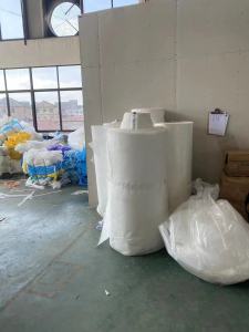 长期大量出售带胶的无纺布，现货十几吨左右