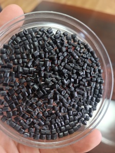 长期出售黑色吨包颗粒，60目6张网