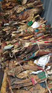 出售带油的牛皮纸塑袋，一天十来万只