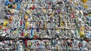 出售纯串壶压块，月供30-40吨左右，四川巴中