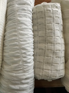 出售厂里直接处理的库存布，氨纶、锦纶、涤纶材质，门幅1.5m，现货32吨