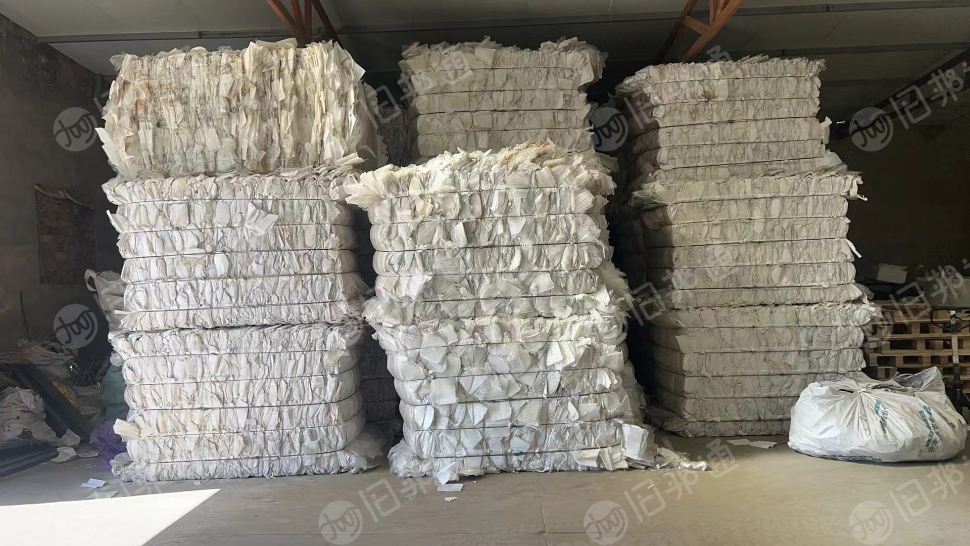 长期出售PP白色空心板毛料,现货一挂
