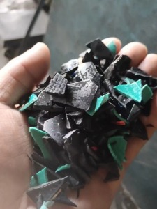 出售PVC电缆皮破碎料，可直接上机，长期供货