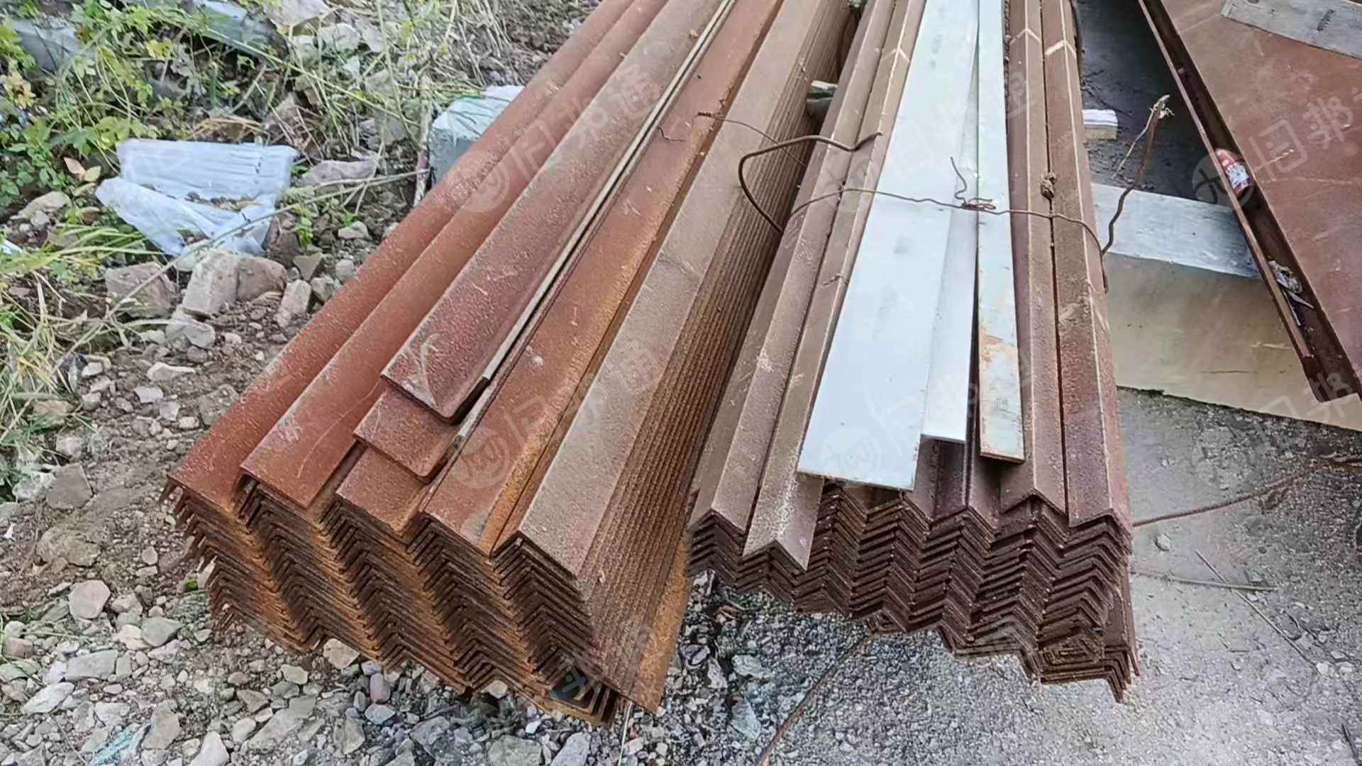 出售36槽钢有9米,4/4 角铁,7.5×5 角铁,长度 6 米