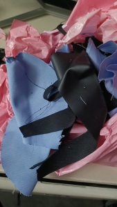 出售人造革边角料，月供10吨