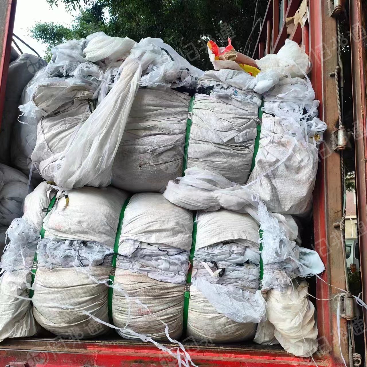 出售PP复合PET无纺布下脚料,纸尿裤下脚料