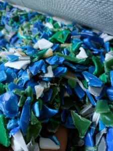 长期回收小蓝桶破碎料，月需200吨