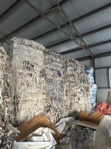长期出售pvc墙纸边角料,一层pvc,一层是纸,现货百八十吨