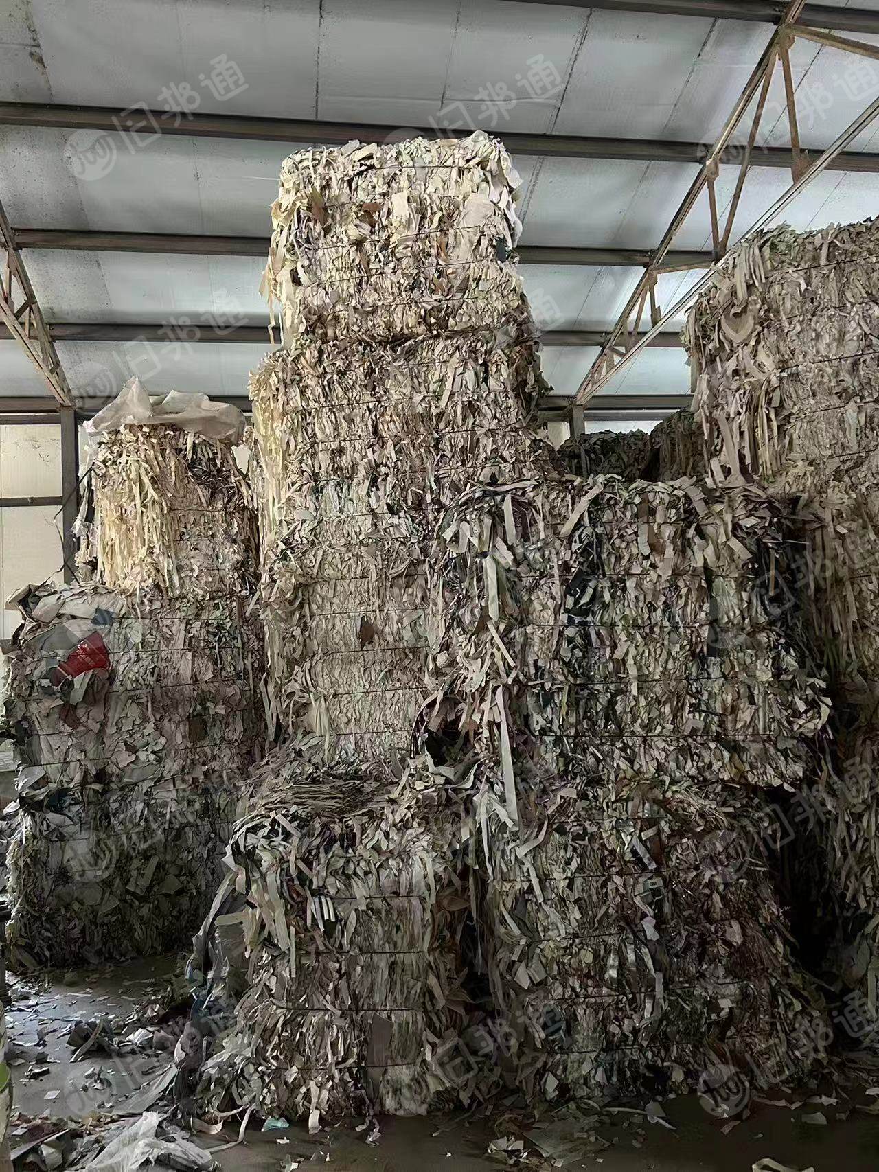 长期出售pvc墙纸边角料,一层pvc,一层是纸,现货百八十吨