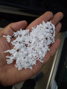 出售PE蜡块破碎料，现货30吨