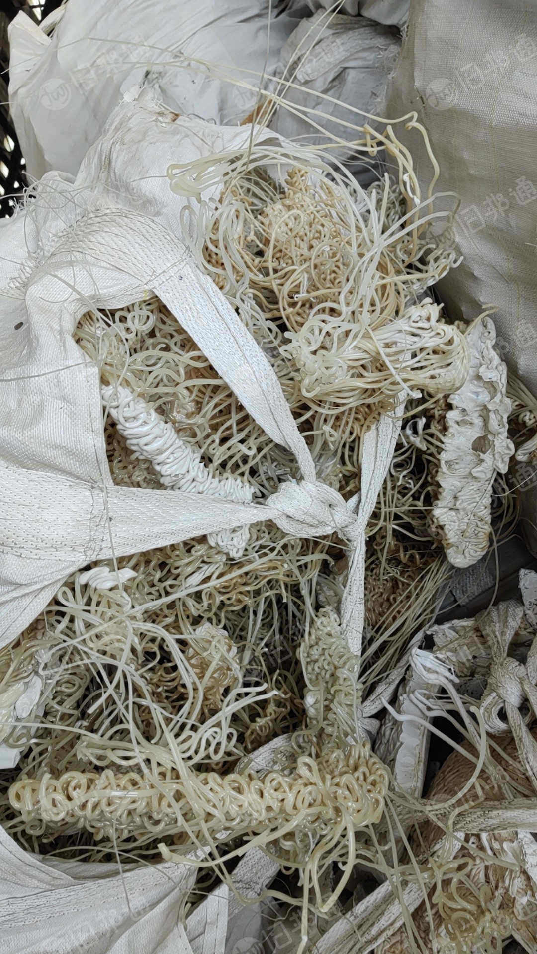 长期出售PET机头料,有胶和无胶的两种,月生产2000吨