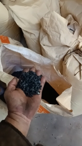 长期出售托盘破碎料，主要是黑色的