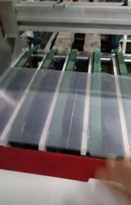 厂家出售做鞋盒下来的吸塑废料